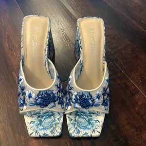 Betsey Johnson White and Blue Floral Mules